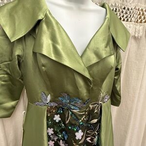 Elegant Green Floral Embroidered Long Sleeve Dress
